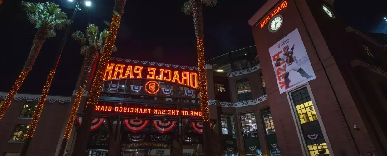 Entrada al parque Oracle Willie Mays Plaza