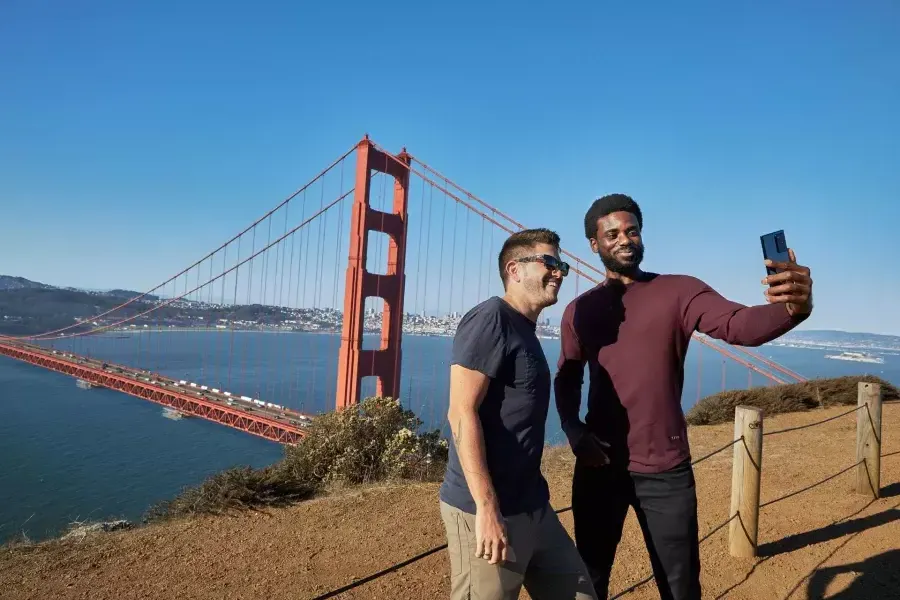 Tomarse selfies en el puente Golden Gate