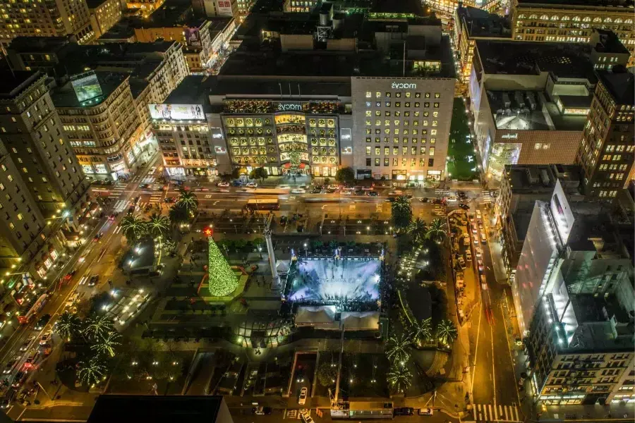 Vista aérea de Union Square decorada para las fiestas. San Francisco, California.