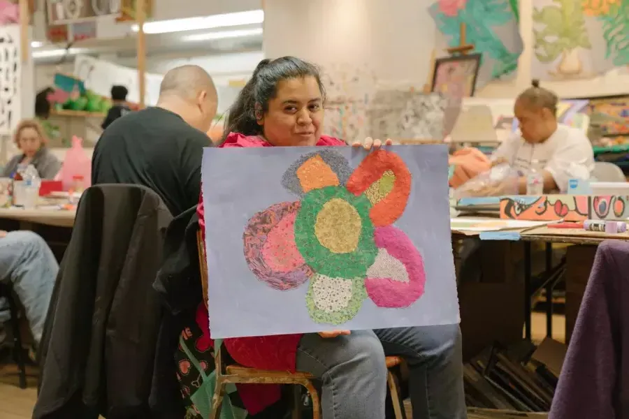 An artist displays her work at 总explored.