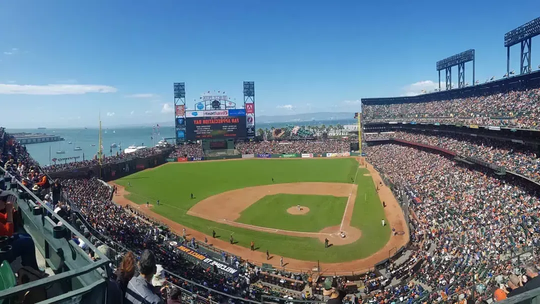 从看台上眺望贝博体彩app甲骨文公园, with the baseball diamond in the foreground and San Francisco Bay in the background.