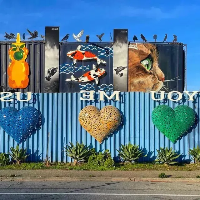 Kunstwerke und Wandgemälde im Stadtteil Bayview in San Francisco.